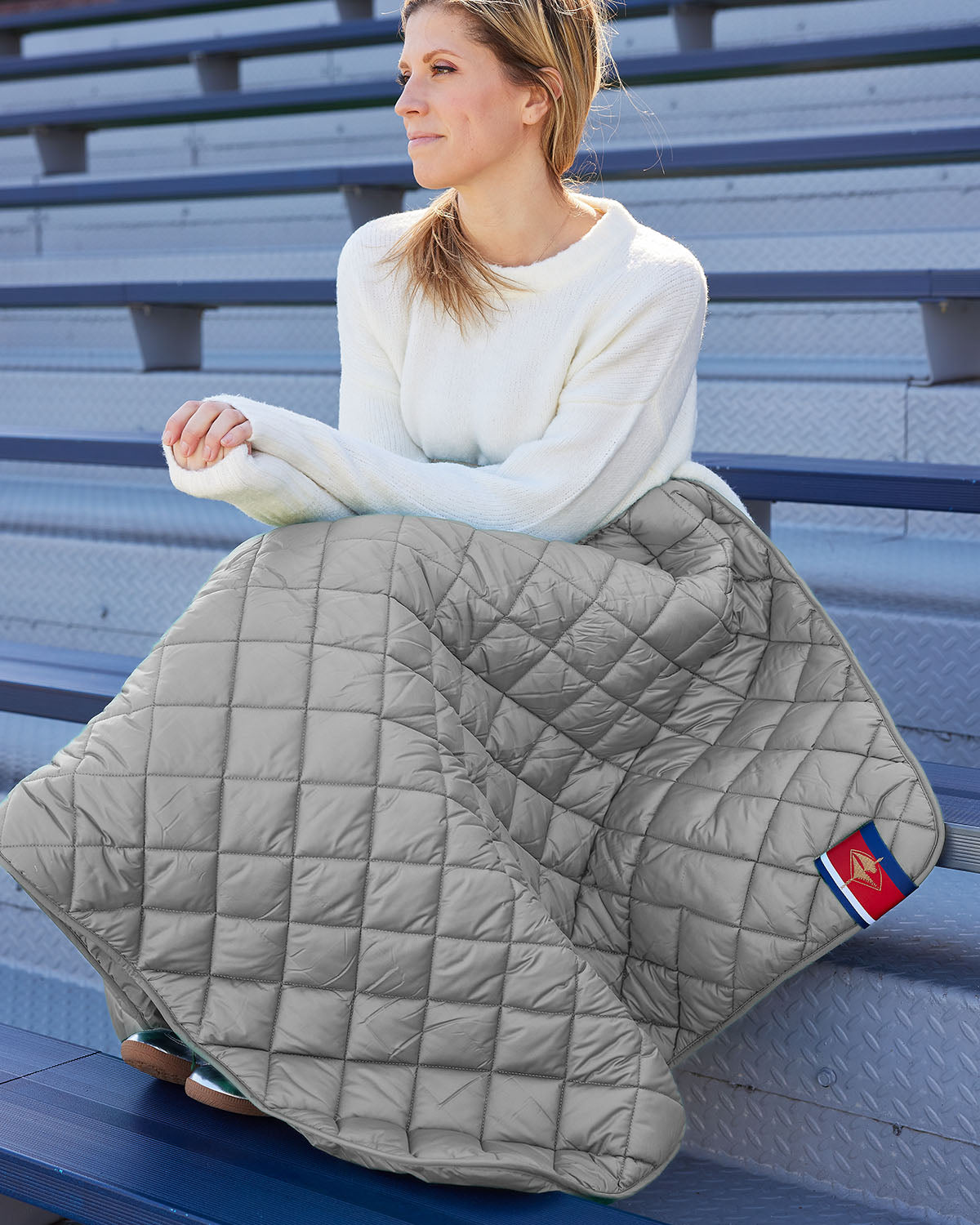 Waterproof Puffer Blanket With Pockets