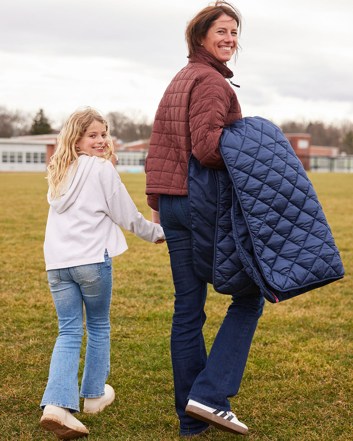 Waterproof Puffer Blanket With Pockets