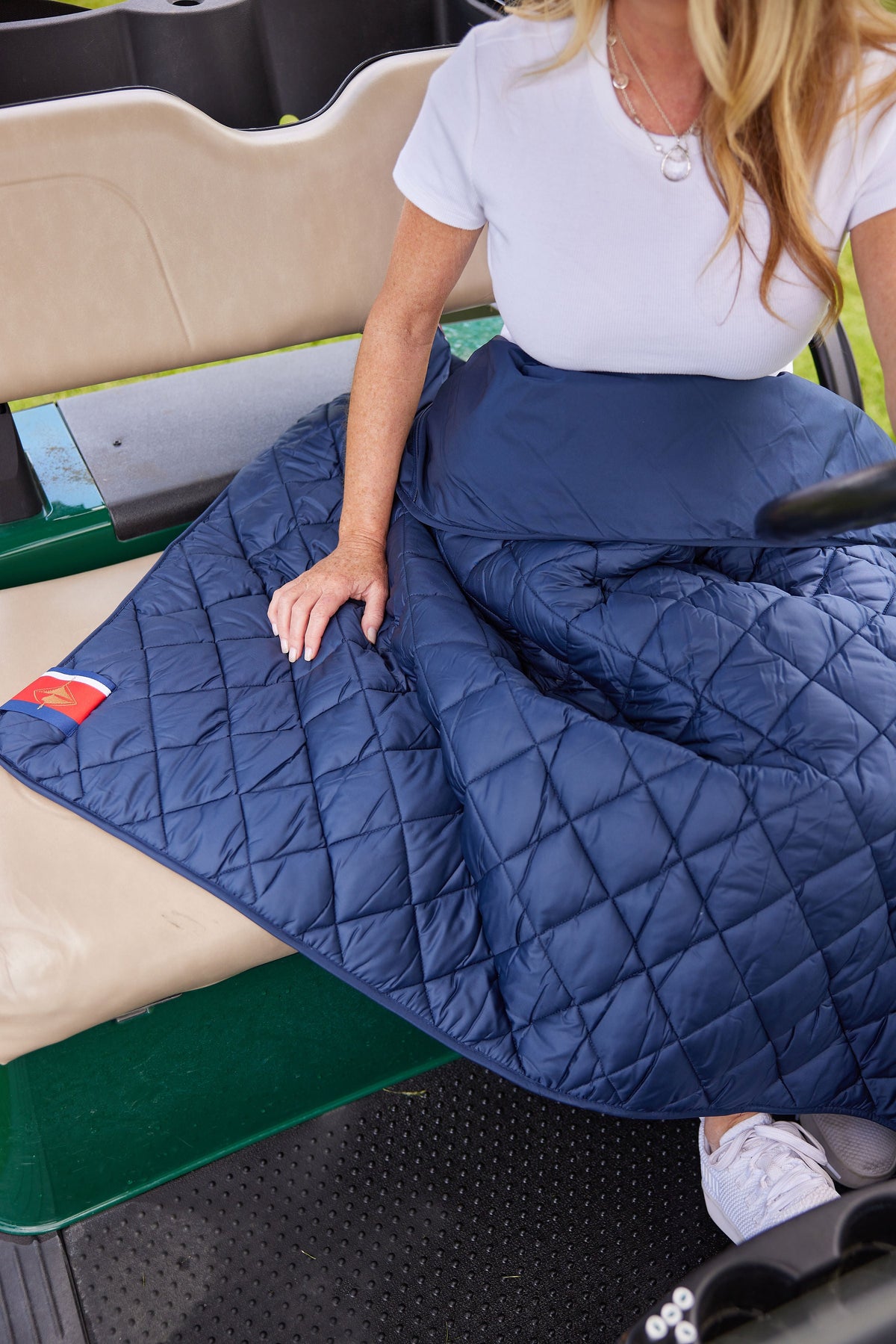 Waterproof Puffer Blanket With Pockets