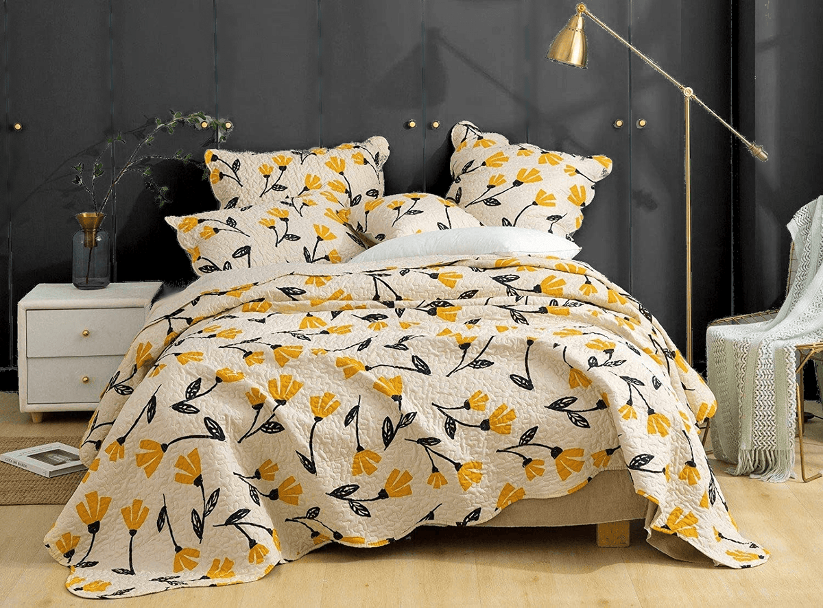 DaDa Yellow Fleur Floral Quilt Set