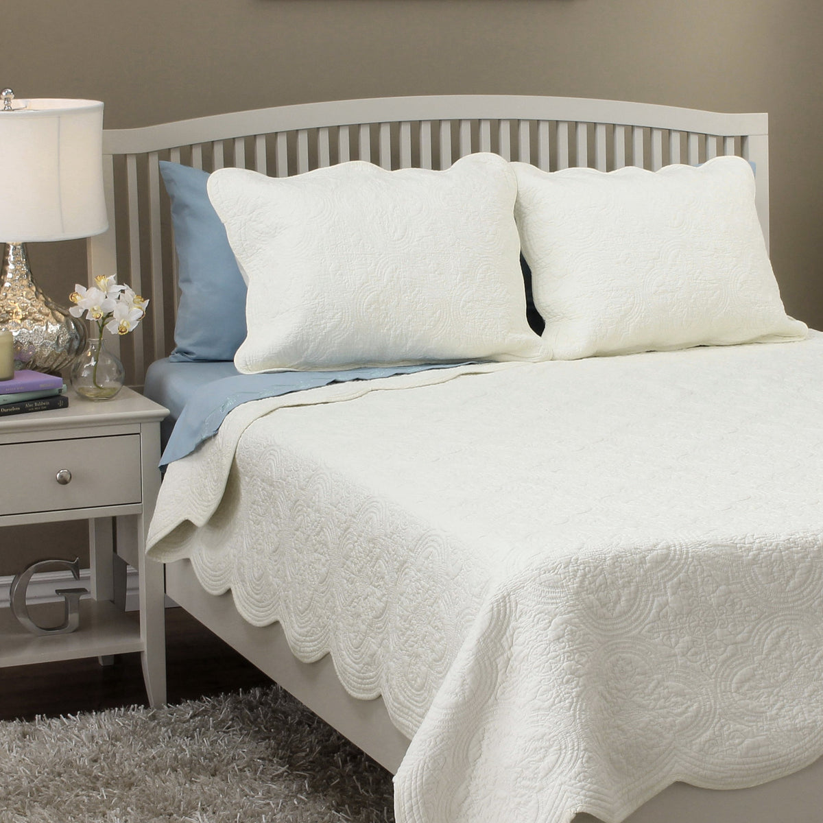 Serenity Ivory Victorian Cotton Quilt Bedding Set
