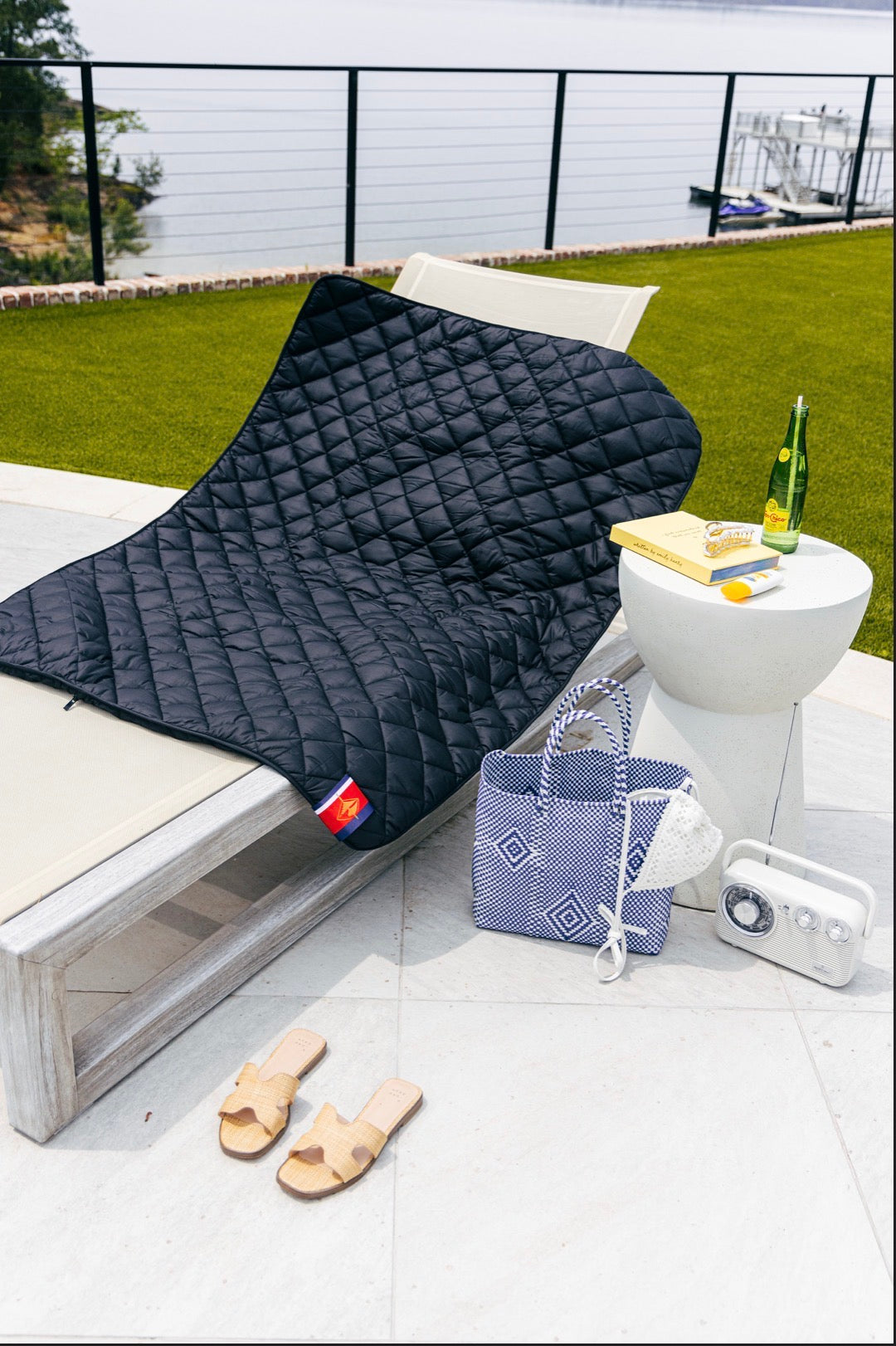 Waterproof Puffer Blanket With Pockets
