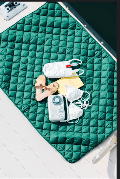 Waterproof Puffer Blanket With Pockets