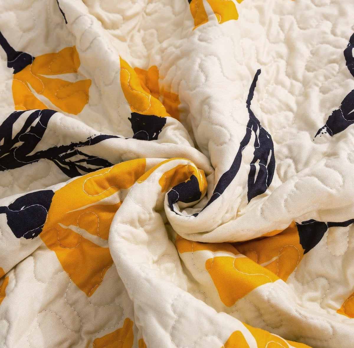 DaDa Yellow Fleur Floral Quilt Set