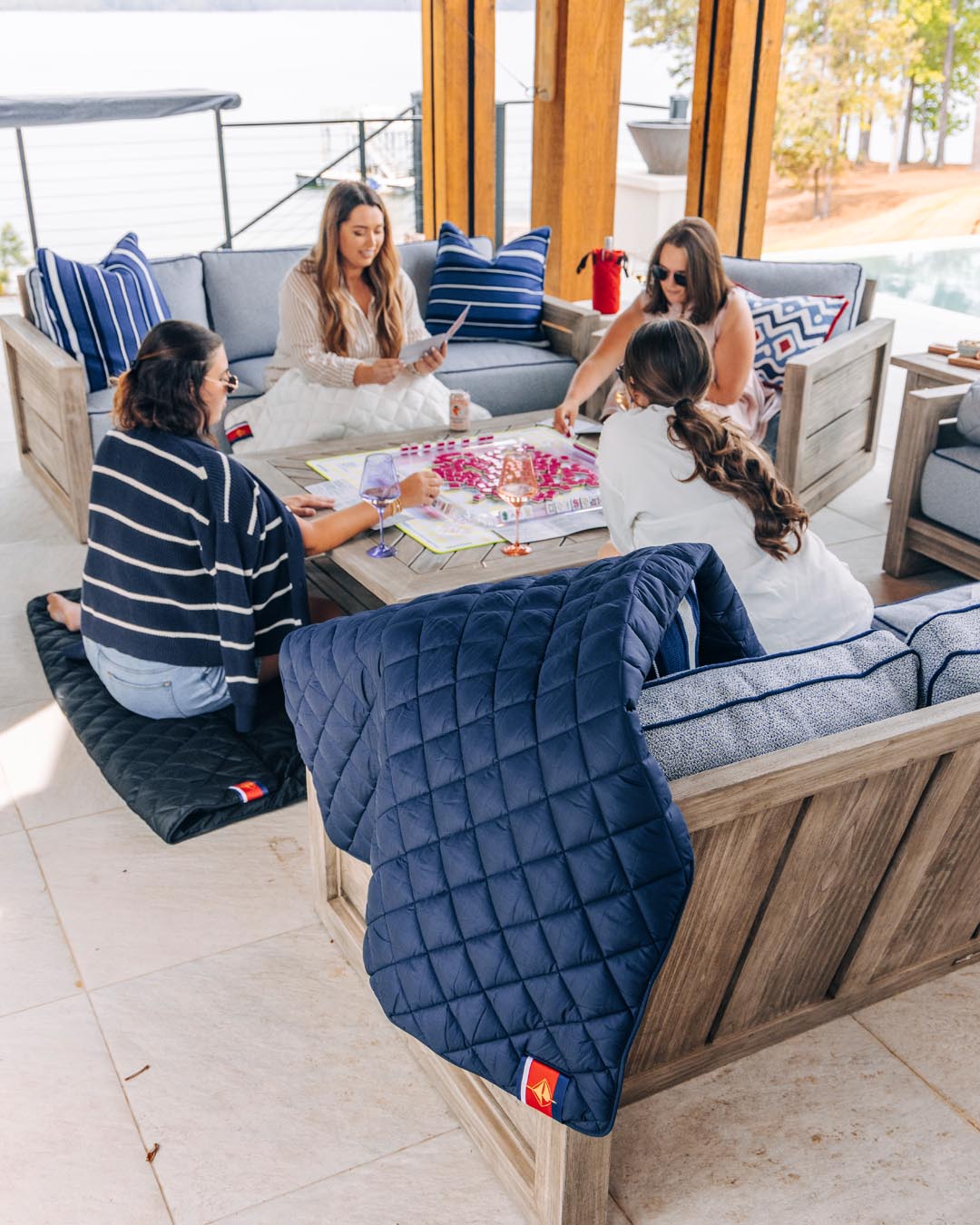 Waterproof Puffer Blanket With Pockets