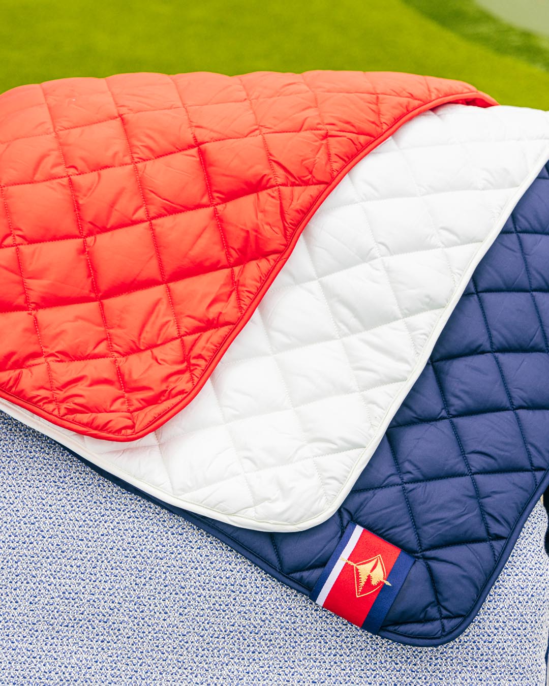 Waterproof Puffer Blanket With Pockets