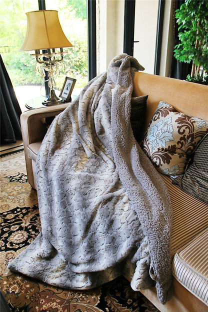 Tache Silver Snow Giraffe Faux Fur Throw Blanket