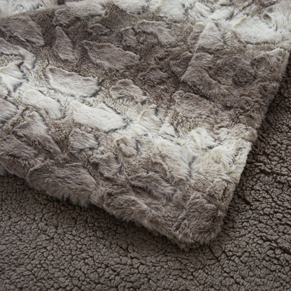 Tache Silver Snow Giraffe Faux Fur Throw Blanket