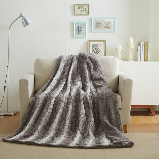 Tache Silver Snow Giraffe Faux Fur Throw Blanket