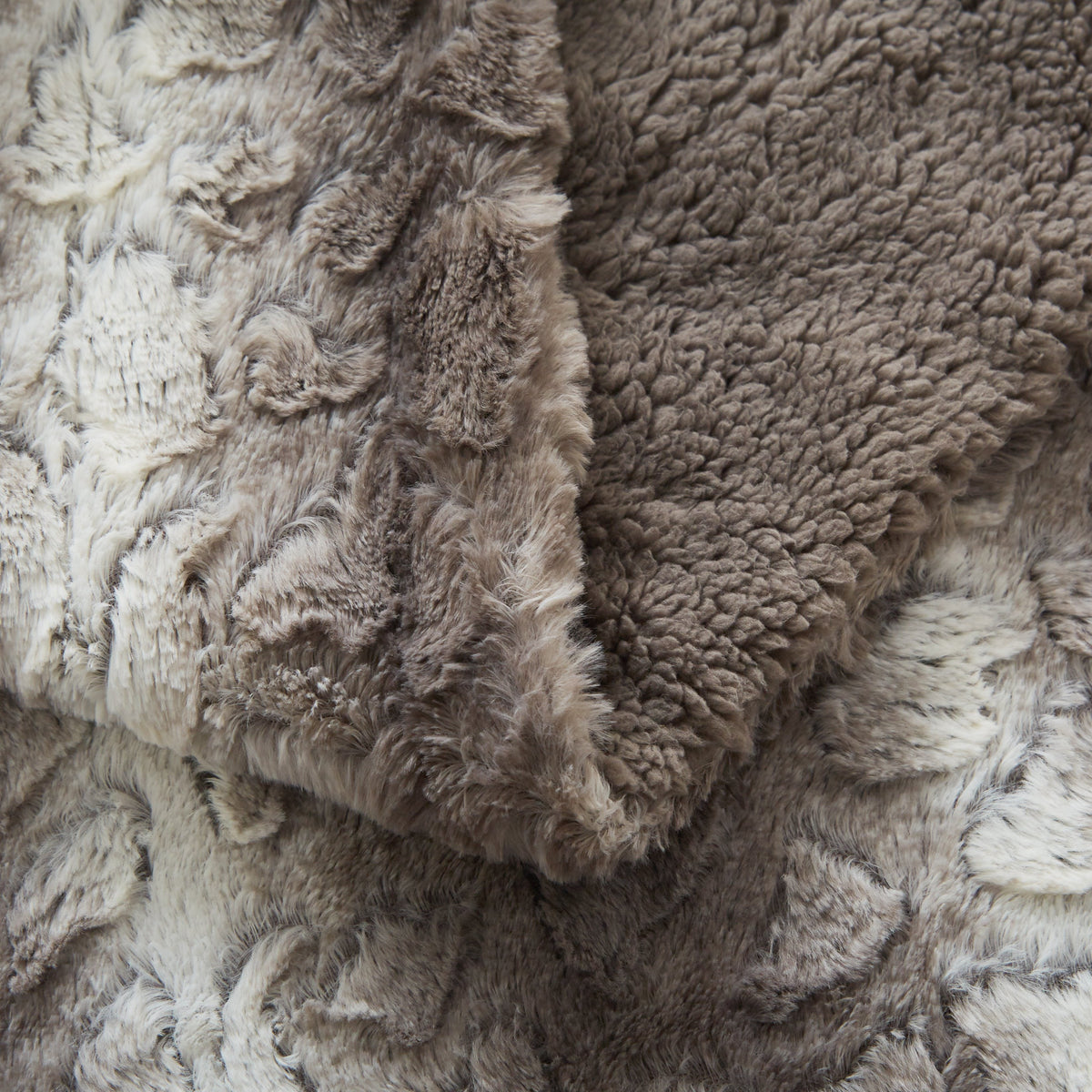 Tache Silver Snow Giraffe Faux Fur Throw Blanket